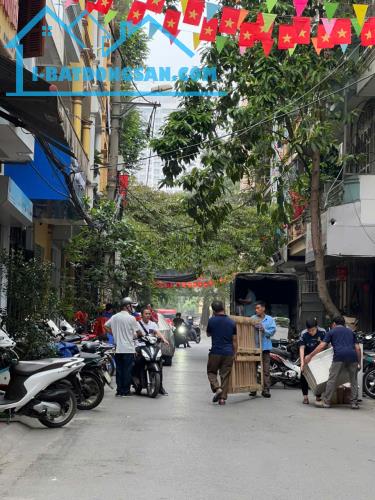 Bán Nhà Khuất Duy Tiến, Ngõ Rộng Như Phố, Giá 15 Tỷ 8