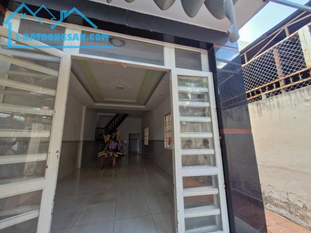 Hiếm, Nhà 2 tầng 100m2, ngang 5m, ngay trường THCS Hoa Lư, TP Thủ Đức (Q9 cũ) - 1