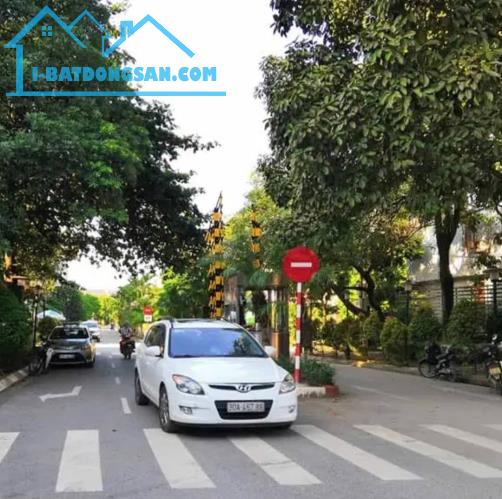 Biệt thự Tây Mỗ, trục chính đường đôi kinh doanh