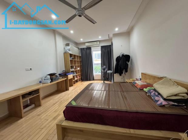 Đội Cấn – Ba Đình - Ô Tô Đỗ Cửa - 69m² x 4 tầng - MT4.3m - Giá 18 Tỷ LH: 0977658369 - 2