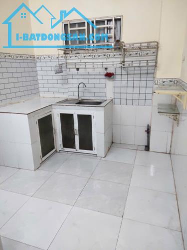 Cho thuê nhà 100m2 có 2pn đường số 9, Linh Tây - Giá 8tr/tháng, hẻm xe Hơi - 4