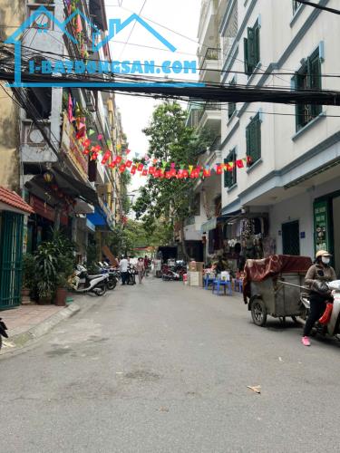 Bán nhà mặt ngõ lớn Khuất Duy Tiến, giá 15 tỷ hơn