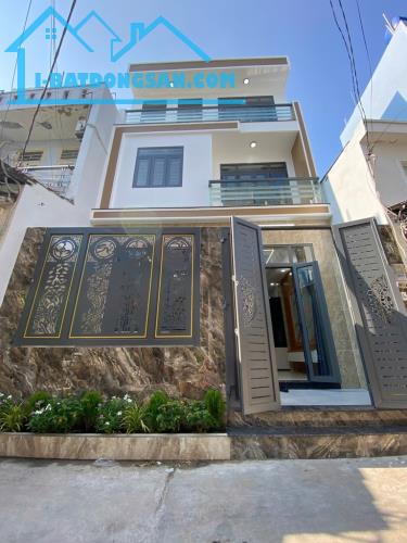 Cạnh Tên Lửa-Tỉnh Lộ 10 hẻm xe hơi nhà 3 tầng 6×9m chỉ 5 tỷ 650