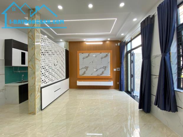 Cạnh Tên Lửa-Tỉnh Lộ 10 hẻm xe hơi nhà 3 tầng 6×9m chỉ 5 tỷ 650 - 1