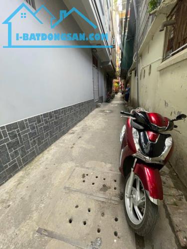 BÁN NHÀ PHỐ THÁI THỊNH LÔ GÓC 3 THOÁNG - CÁCH MẶT PHỐ 30M