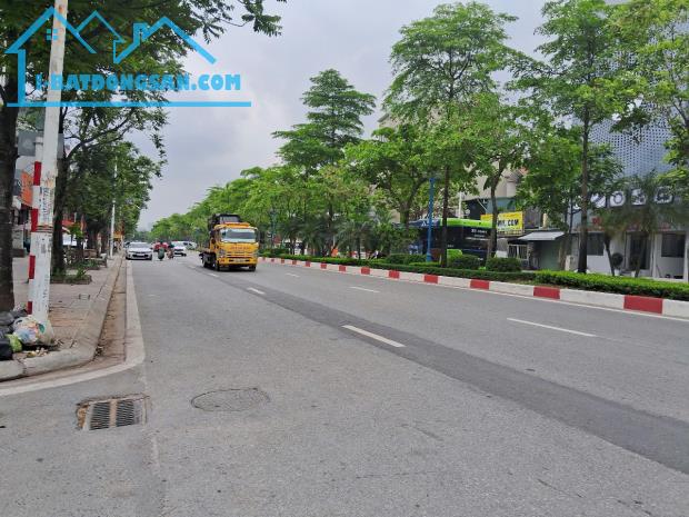 SIÊU PHẨM PHỐ CỔ LINH LONG BIÊN - THANG MÁY - FULL NỘI THẤT CAO CẤP - VỈA HÈ RỘNG - Ô TÔ T - 2