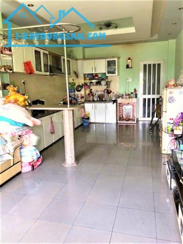 10 TỶ HƠN - NHÀ QUẬN 1 GẦN MT BÙI VIỆN - DT 5X13M 2 TẤM ĐÚC - 4PN VUÔNG VỨC - CHO THUÊ CAO