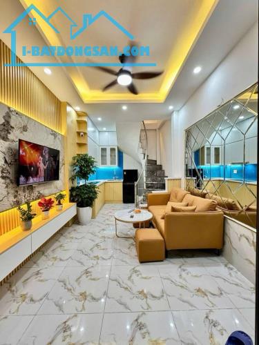 Bán nhà phố Định Công - nhà mới cam kết không quy hoạch - dt 22M * 4T giá 2.8 tỷ