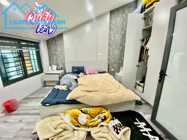 TẬP THỂ ĐẠI HỌC THƯƠNG MẠI-CẦU GIẤY-DT 40M2-950 TRIỆU-2 NGỦ-ÔTÔ ĐỖ CỔNG-KINH DOANH