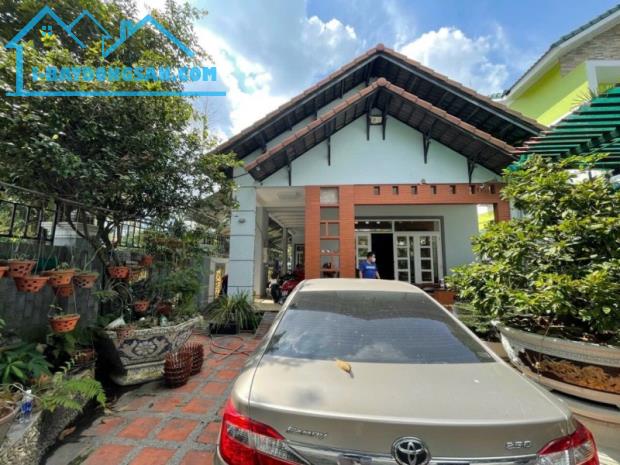 Bán BIỆT THỰ ĐẲNG CẤP GIỚI THƯỢNG LƯU,Trung tâm Dĩ An(TPHCM)