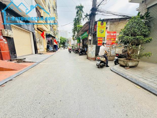 BÁN NHÀ MẶT PHỐ NGUYỄN KHẢ TRẠC CẦU GIẤY, 5 TẦNG, GARA Ô TÔ, SỔ ĐỎ VUÔNG ĐẸP! - 2