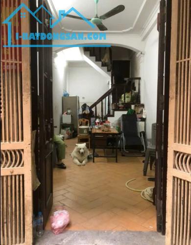 Cho thuê nhà ngõ Thống Nhất, Đại La 4 tầng x 32m2, 3PN, 3 vệ sinh, 10 Triệu/tháng
