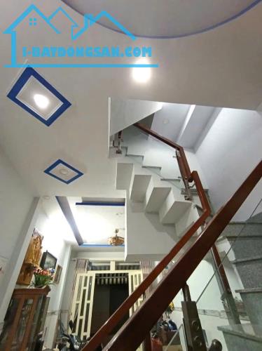 Bán Nhà Bình Tân, Ngay Chợ Da Sà, Khu Tên Lửa, 2 tầng đúc BTCT, 40m2, chỉ 3 tỉ nhỉnh