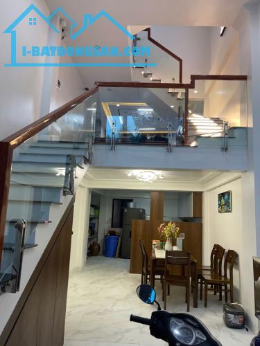 NHÀ MỚI ĐẸP NGÕ RỘNG FULL NỘI THẤT  Nguyễn Văn Cừ 43m2,5 tầng mặt tiền 3.5m, 8 tỷ Long - 2