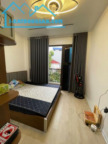 NHÀ MỚI ĐẸP NGÕ RỘNG FULL NỘI THẤT  Nguyễn Văn Cừ 43m2,5 tầng mặt tiền 3.5m, 8 tỷ Long - 3