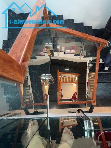 NHÀ MỚI ĐẸP NGÕ RỘNG FULL NỘI THẤT  Nguyễn Văn Cừ 43m2,5 tầng mặt tiền 3.5m, 8 tỷ Long - 4