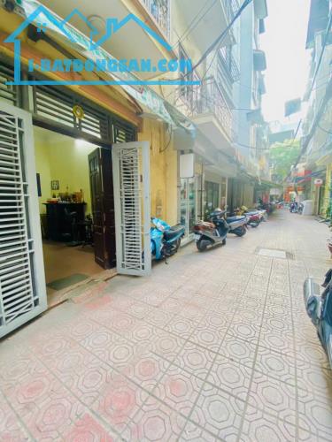 Bán nhà khu Trần Khát Chân, Phố Huế - ÔTÔ ĐỖ CỬA - 75 m2 x 4 tầng - Sổ đỏ đẹp, nở hậu