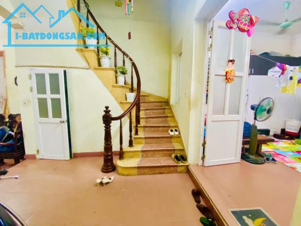 Bán nhà khu Trần Khát Chân, Phố Huế - ÔTÔ ĐỖ CỬA - 75 m2 x 4 tầng - Sổ đỏ đẹp, nở hậu - 2