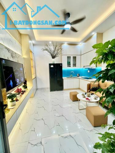 "Bán Nhà Đẹp Ngõ 178 Hoàng Mai – Gần Hồ, Gần Chợ, Gần Như Không Cần Sửa – Giá Tốt!"