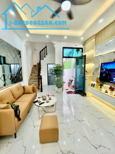 "Bán Nhà Đẹp Ngõ 178 Hoàng Mai – Gần Hồ, Gần Chợ, Gần Như Không Cần Sửa – Giá Tốt!" - 1
