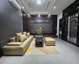 Bán Tại Ngọc lâm Long Biên 6Tầng Không Gian Rộng Vị Trí Trung Tâm 8,3Tỷ