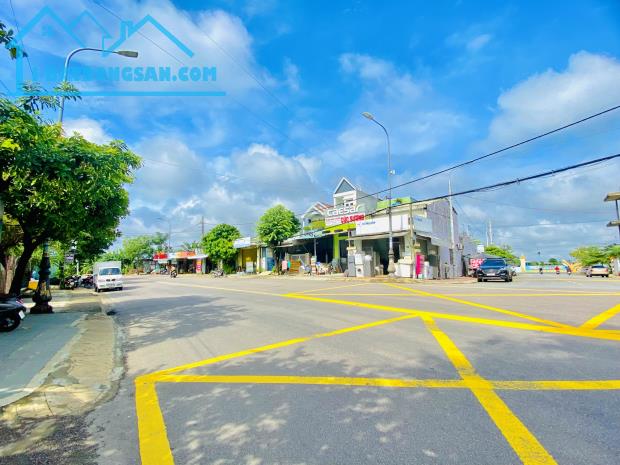 140m2  phù hợp làm nhà vườn ngay Trung Tâm Thị Trấn,sát trục đường Hùng Vương,