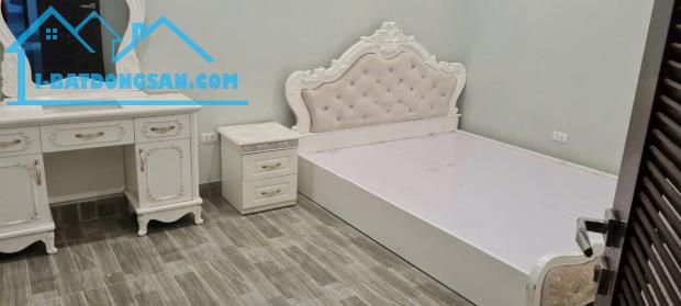 Cho thuê nhà ngõ 143 Nguyễn Chính, 3 tầng x 40m2, 2 ngủ, 9 Triệu làm VP, ở hộ gia đình
