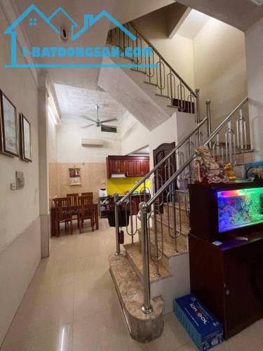 Bán nhà Cầu Giấy Cầu Giấy Sổ 40m 5 tầng giá nhỉnh 8,6 tỷ