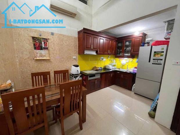 Bán nhà Cầu Giấy Cầu Giấy Sổ 40m 5 tầng giá nhỉnh 8,6 tỷ - 1