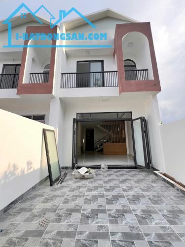CHUYỂN CÔNG TÁC XA EM CẦN BÁN LẠI NHÀ 2 LẦU SHR CHỈ 700TR SỞ HỮU NGAY - 1