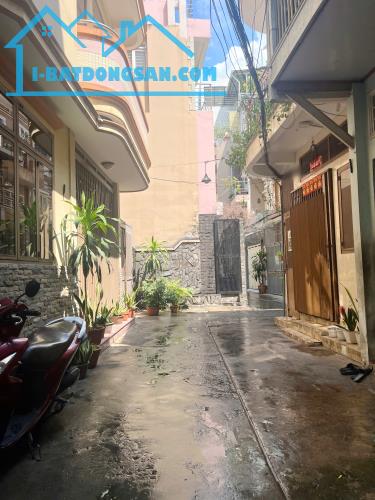 Nhà 3 tầng hẻm thông đường Trần Bình Trọng P2Q5. 5.7 tỷ - 4