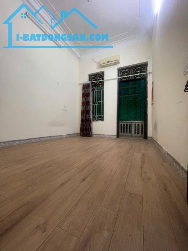 Cho thuê nhà nguyên căn  ngõ 649 Lĩnh Nam, 35m2 x 2 tầng, 2 ngủ, 6 Triệu