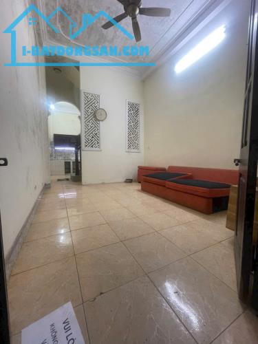 Cho thuê nhà nguyên căn  ngõ 649 Lĩnh Nam, 35m2 x 2 tầng, 2 ngủ, 6 Triệu - 1