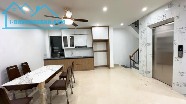BÁN NHÀ VŨ TRỌNG PHỤNG 35M 6T MT4 GIÁ 9,8 TỶ THANG MÁY NHÀ MỚI TINH DÂN XÂY
