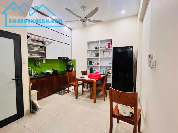 Bán nhà đẹp đường Nguyễn Khang, Cầu Giấy, DT 41 m2, 4 Tầng, MT 4m, Giá 9,6 tỷ - 1