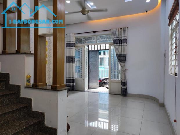 NHÀ ĐẸP - GIÁP CHỢ PHẠM VĂN BẠCH & QUANG TRUNG - HXH - DT 66M² - 3 TẦNG LẦU CHỈ 6.X TỶ - 2