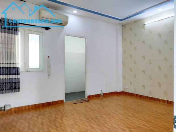 NHÀ ĐẸP - GIÁP CHỢ PHẠM VĂN BẠCH & QUANG TRUNG - HXH - DT 66M² - 3 TẦNG LẦU CHỈ 6.X TỶ - 5