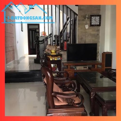🏠 BÁN NHÀ 3 TẦNG MẶT TIỀN CHI LĂNG – TRUNG TÂM TP HUẾ
💎 Nhà đẹp – Vị trí vàng – Giá