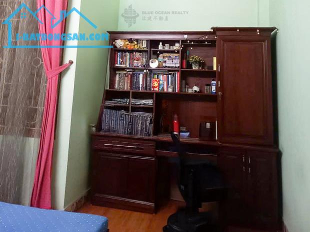 Cần tiền bán nhà 44m² x 4 tầng chắc chắn, mặt tiền 3.7m Lạc Long Quân, phường Nghĩa Đô,