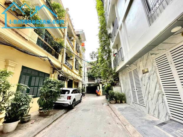 TRUNG TÂM ĐỐNG ĐA Ô TÔ TRÁNH, VỈA HÈ, GẦN HỒ, 2 KHE THOÁNG Ở CỰC SƯỚNG, MÓNG 7 TẦNG, CÓ TH