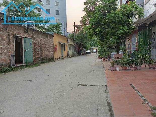 Tôi bán đất ngõ 2 Trần Phú 2 mặt đường ô tô tránh cạnh Làng VKCA 68m2 chỉ 9.9 tỷ. LH 09896