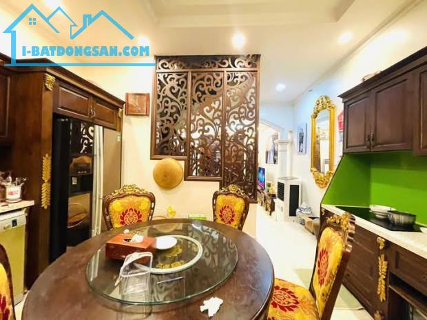 Bán nhà Kim Mã Thượng, Ba Đình, ngõ rộng, 2 ô tô tránh nhau, vài bước ra phố. Giá 16 tỷ - 2