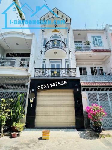 CHÍNH CHỦ BÁN GẤP NHÀ  MẶT TIỀN 2 LẦU GIÁ 1TỶ270TRIỆU - NGAY SAU LƯNG CHỢ BÌNH CHÁNH ĐANG