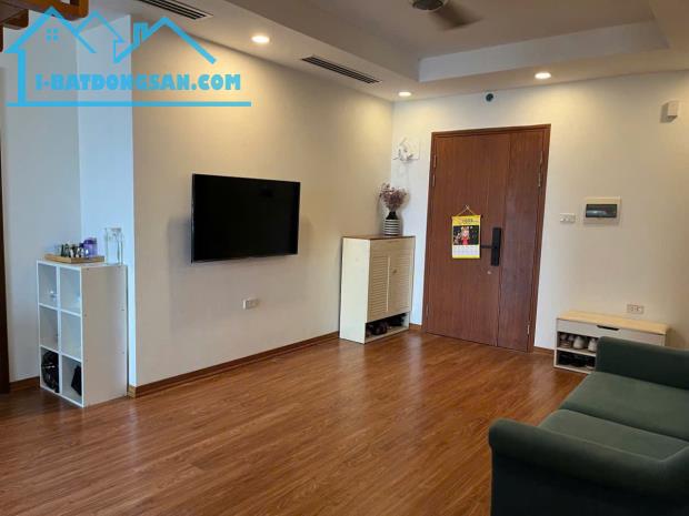 Bán chung cư Hà Nội Center Point ngã tư Hoàng Đạo Thúy 81m 3PN ban công ĐN có lốt ô tô