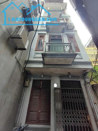 Cho thuê nhà nguyên căn ngõ 79, 8/3 Hai Bà Trưng, 5 tầng x 20m2, 2 ngủ, 8 Triệu
