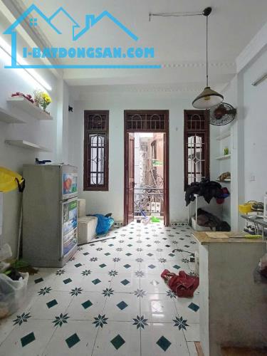 Cho thuê nhà nguyên căn ngõ 79, 8/3 Hai Bà Trưng, 5 tầng x 20m2, 2 ngủ, 8 Triệu - 3
