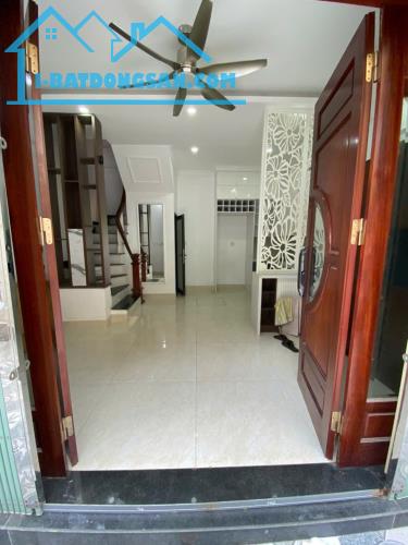 CHO THUÊ! Nhà Mới Lạc Long Quân, Tây Hồ: 50m2, 13 tr/th, 2 Thoáng. Full đồ, Ô tô Gần