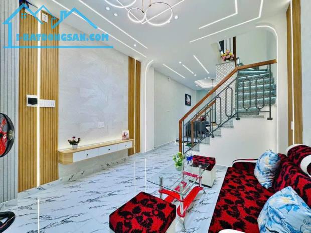 Cần tiền bán gấp căn nhà đường Nguyễn Tư Nghiêm, P. Bình Trưng Tây, Quận 2. Giá chỉ 2tỷ990 - 1
