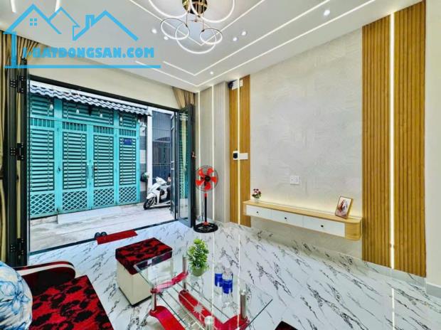 Cần tiền bán gấp căn nhà đường Nguyễn Tư Nghiêm, P. Bình Trưng Tây, Quận 2. Giá chỉ 2tỷ990 - 2