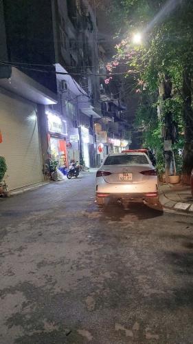 TRUNG TÂM GẦU GIẤY - 2 THOÁNG - Ô TÔ ĐỖ CỬA - THANG MÁY NHẬP - NHÀ ĐẸP MỚI XÂY - CHỈ NHỈNH